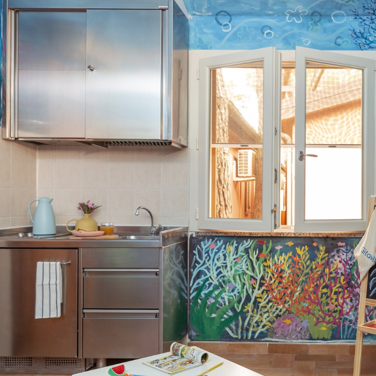 Equipped kitchenette