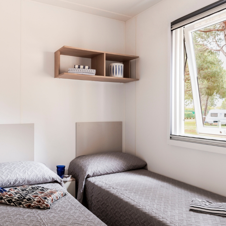 Bedroom with two single beds